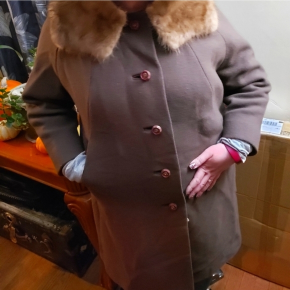 Vintage Fur-trimmed wool coat - Picture 6 of 13